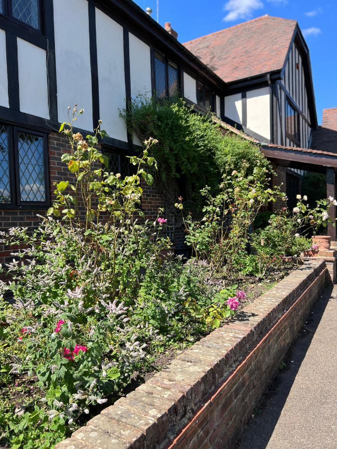 The Gatehouse At Stansted Hallingbury Exterior photo